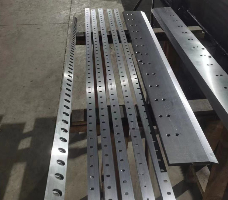 刀口(kou)鑲鋼刀