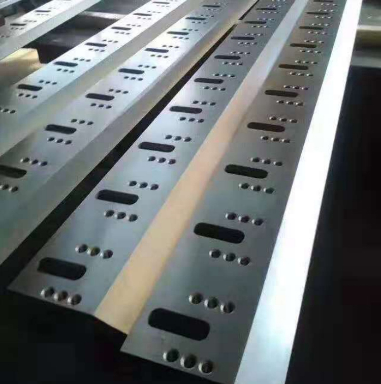 刀口(kou)鑲鋼刀