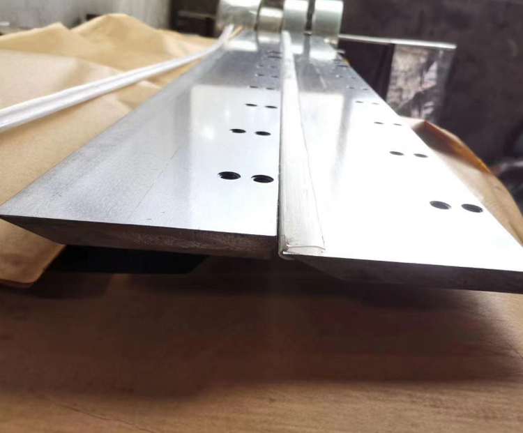 刀口(kou)鑲鋼刀